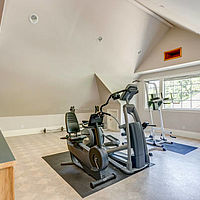 Sportequipment und Trainingsgeräte transportieren und einlagern